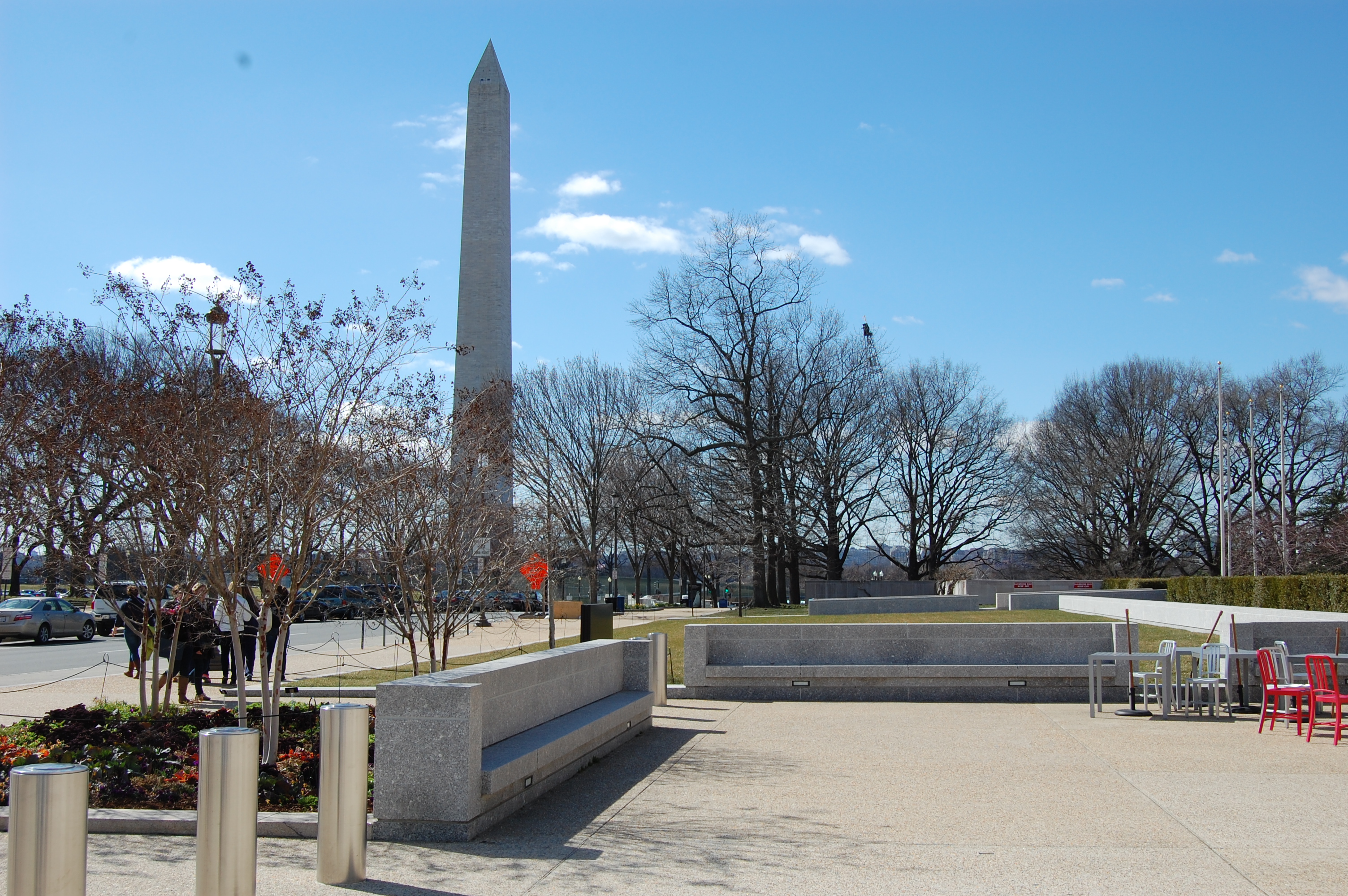 The Museum's Mall entrance, where benches overlook the Washington Monument