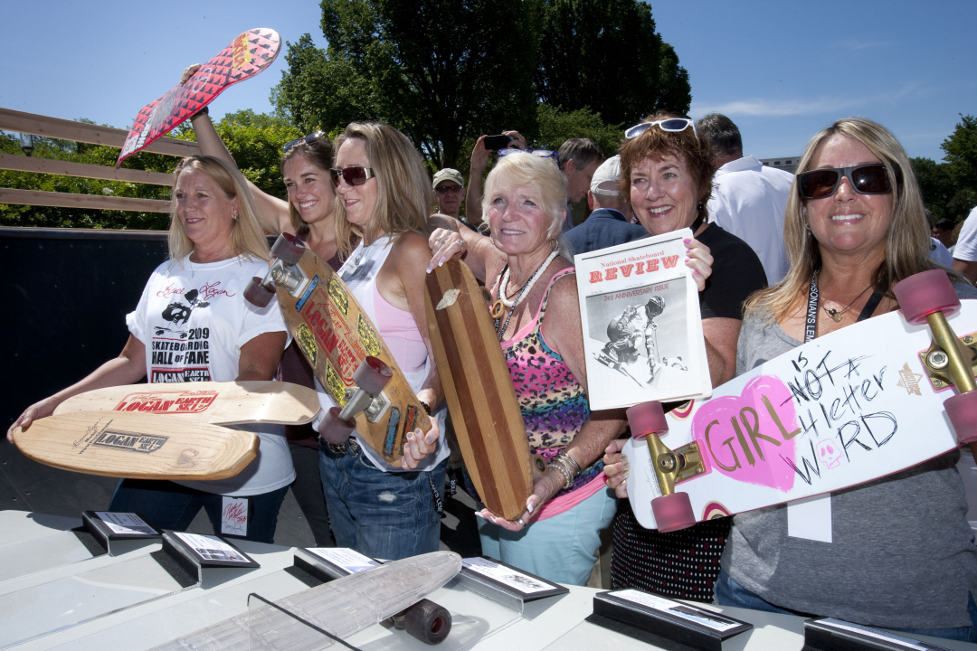 Donors to the national collections included Robin Logan, Mimi Knoop, Laura Thornhill Caswell, Patti McGee, Di Dootson Rose, and Cindy Whitehead. 