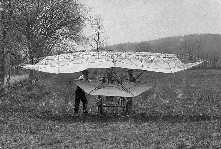 Unfolded cloth wings on a bicycle frame