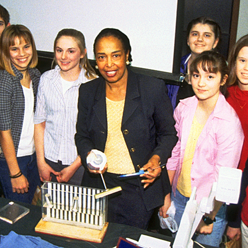 Patricia Bath with students at Innovative Lives program