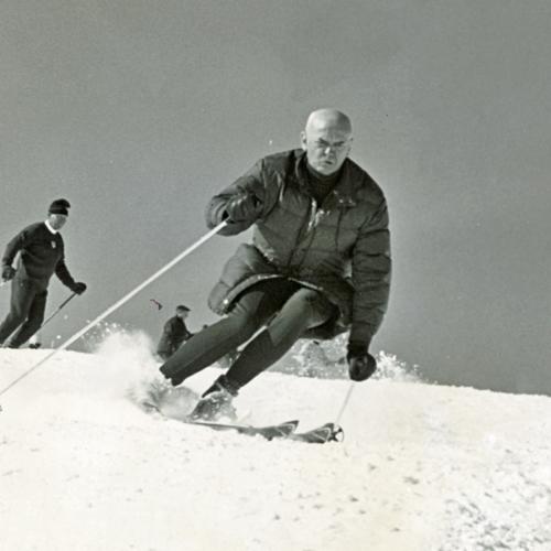Howard Head skiing downslope